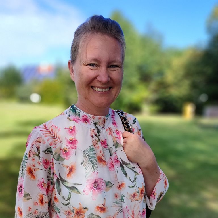 Kathi Hildebrandt. Ganzheitlich Künstlerin und Enthousio-Momentorin in Horb a. N.| Acrylgemälde, Seelenbilder, Energiekörper-Harmonisierung