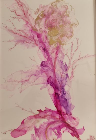 Ein Gemälde von Kathi Hildebrandt. Eine abstrakte Rose aus pinken, fließenden Farben mit goldener Blüte. 