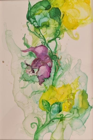 Ein Gemälde von Kathi Hildebrandt. Ein abstraktes Kunstwerk aus fließenden Farben in zarten Grüntönen,  kräftigem Gelb und Violett.